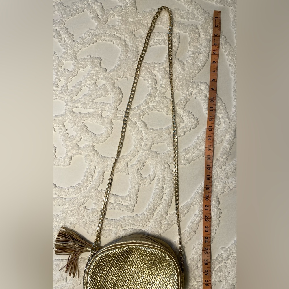 Woven Metallic Gold Purse with Fringe Tassel - Picture 8 of 8